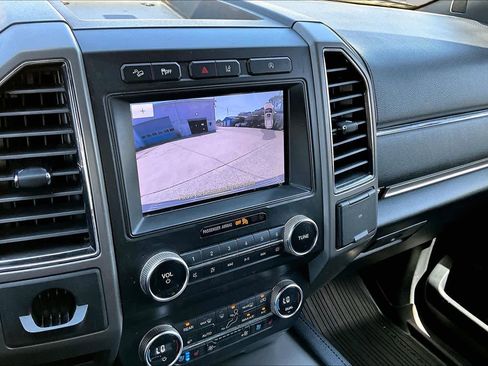 Used 2020 Ford Expedition XLT w/ Equipment Group 202A AWD/4WD image 29