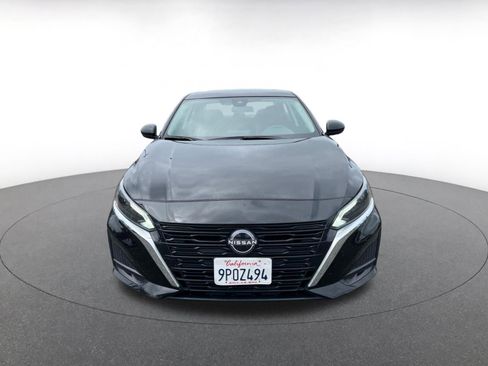 Used 2025 Nissan Altima 2.5 SV FWD image 2