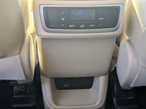 Used 2017 Toyota Highlander Limited image 22