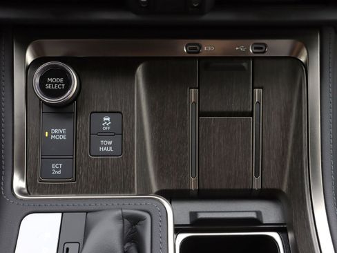 Used 2024 Lexus GX 550 w/ Accessory Package (Z1) AWD/4WD image 18