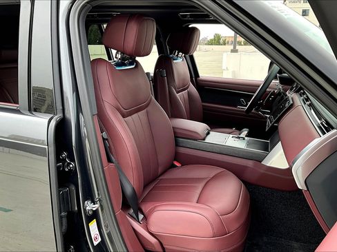 New 2025 Land Rover Range Rover SE image 6