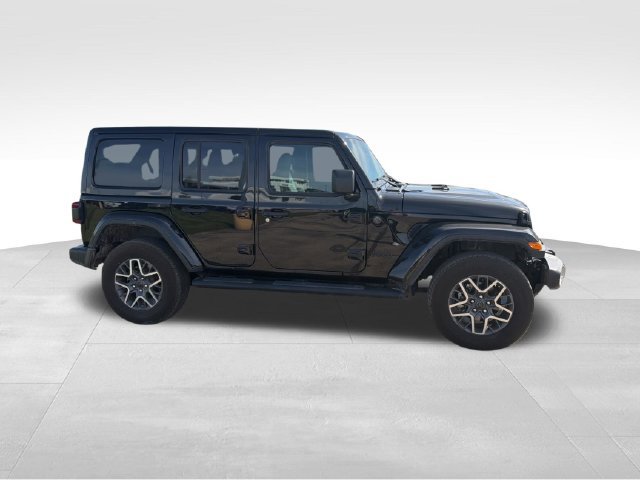 Used 2025 Jeep Wrangler Unlimited Sahara AWD/4WD image 7