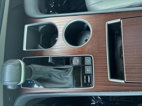 Used 2023 Toyota Sienna XLE image 19