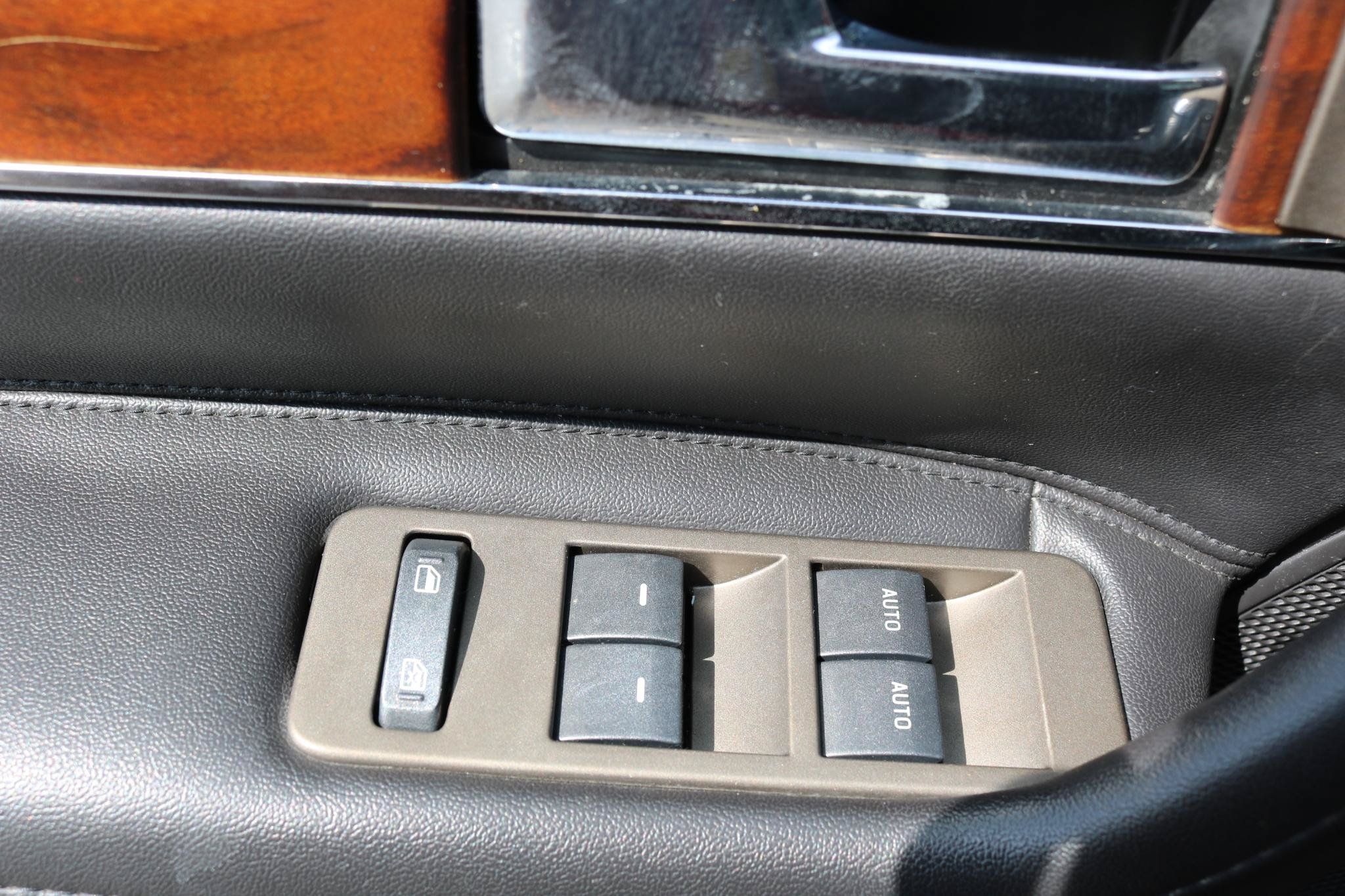Used 2015 Lincoln MKX FWD w/ Walnut Swirl Wood Package image 15