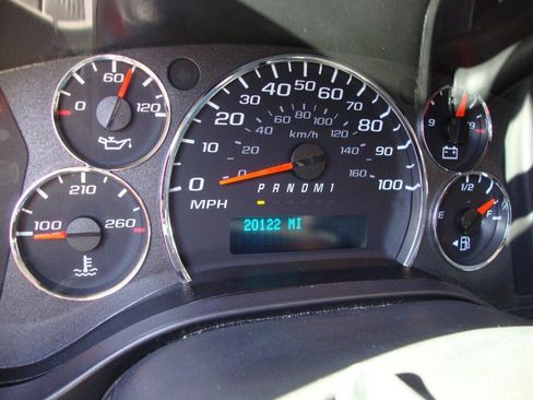 Used 2024 GMC Savana 2500 w/ Driver Convenience Package image 8