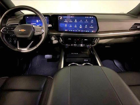 Used 2025 Chevrolet Tahoe Premier AWD/4WD image 15