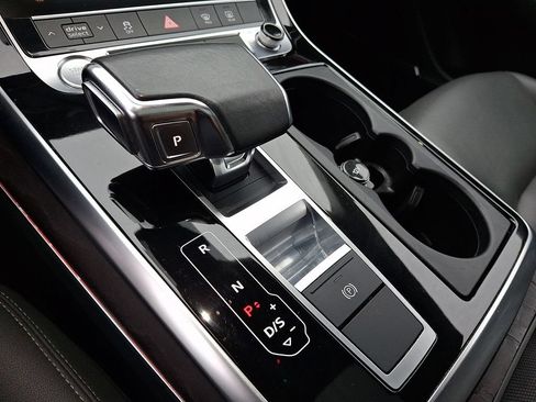 Used 2020 Audi Q8 Premium Plus w/ Premium Plus Package AWD/4WD image 16