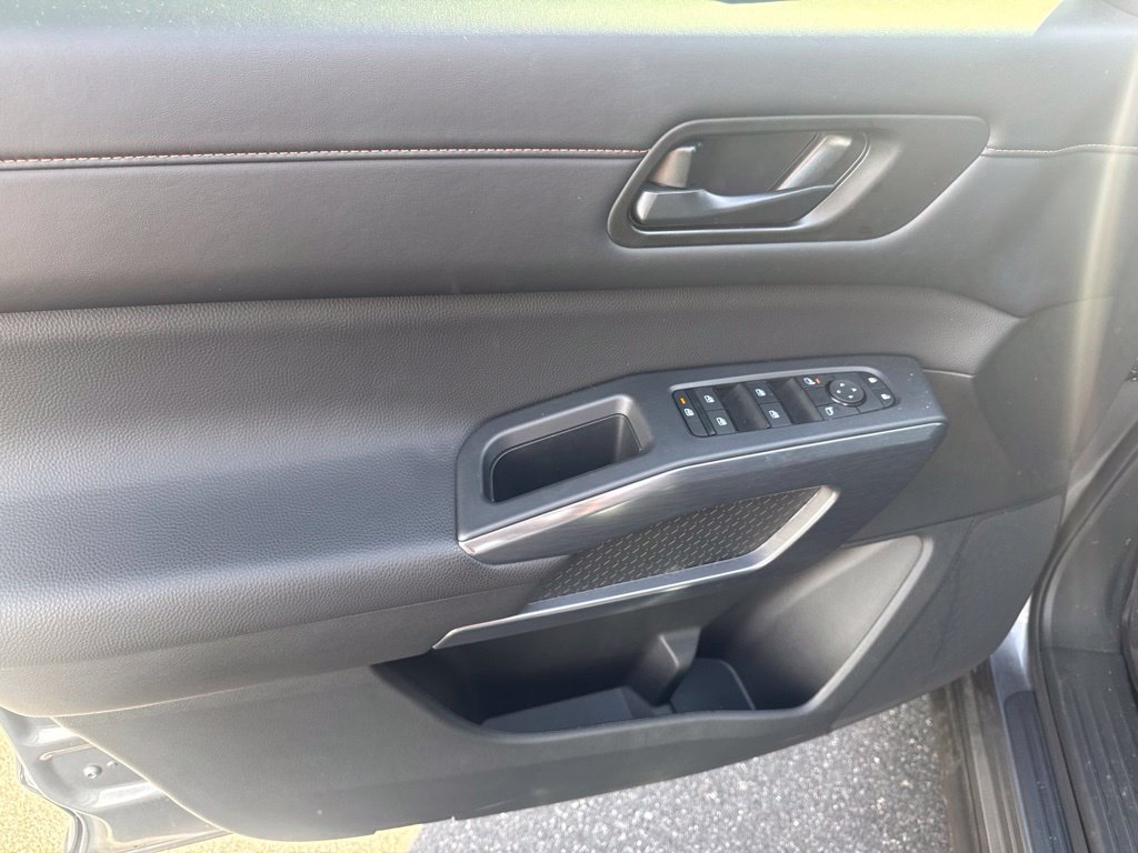 Used 2025 Nissan Pathfinder Rock Creek AWD/4WD image 15