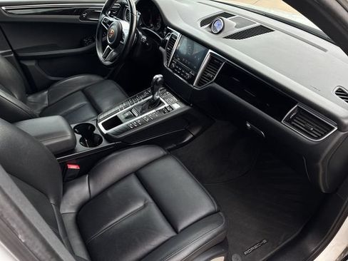 Used 2018 Porsche Macan AWD/4WD image 16