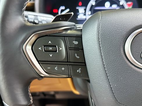 Used 2024 Lexus LX 600 4WD w/ Luxury Package image 39