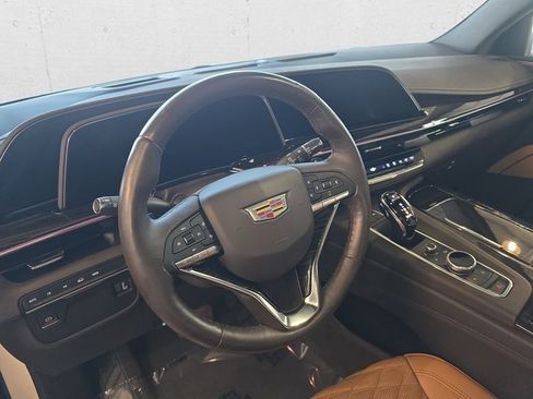 Certified 2022 Cadillac Escalade Premium Luxury image 18