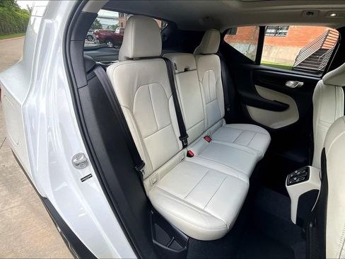 New 2026 Volvo XC40 B4 Plus w/ Protection Package Premier FWD image 16