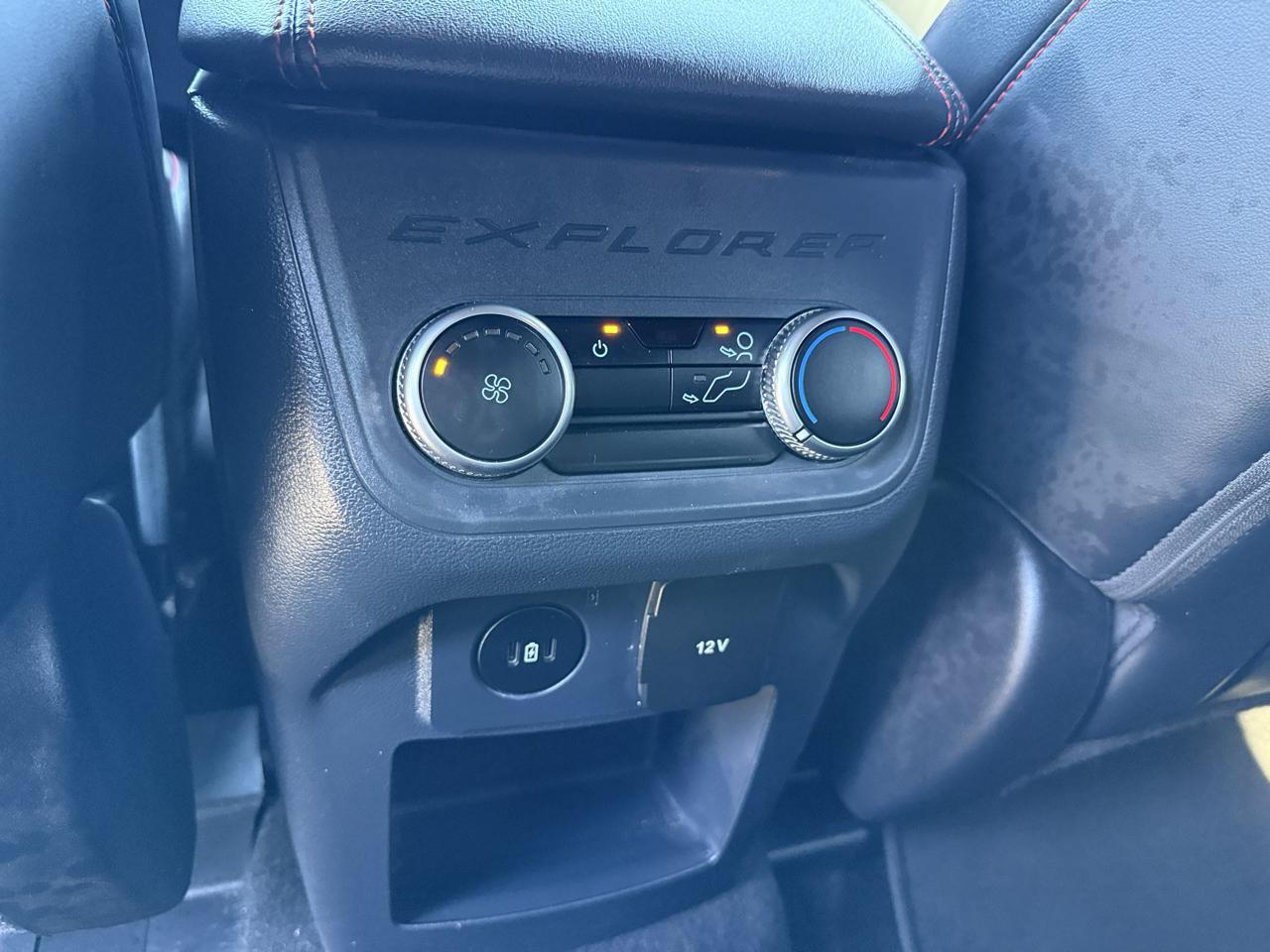 Used 2025 Ford Explorer ST-Line w/ ST-Line Street Pack AWD/4WD image 16