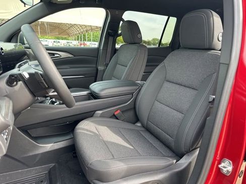 New 2026 Chevrolet Traverse LT w/ LPO, Floor Liner Package image 9