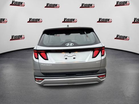 Certified 2025 Hyundai Tucson SE image 6