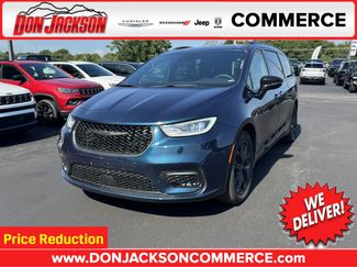 Used 2025 Chrysler Pacifica Limited FWD video 1