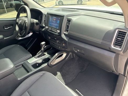 Used 2024 Nissan Frontier SV w/ SV Convenience Package RWD image 12