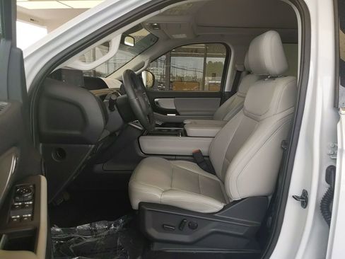 Used 2025 Ford Expedition Active RWD image 13