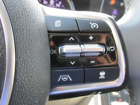 Used 2024 Kia Carnival EX FWD image 15