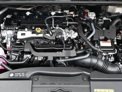 Used 2025 Toyota Prius LE FWD image 20