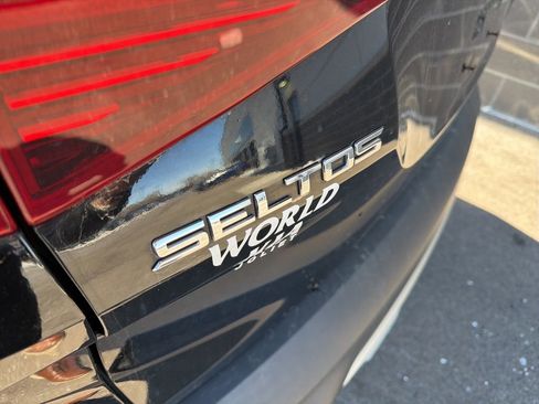 Certified 2021 Kia Seltos S image 4