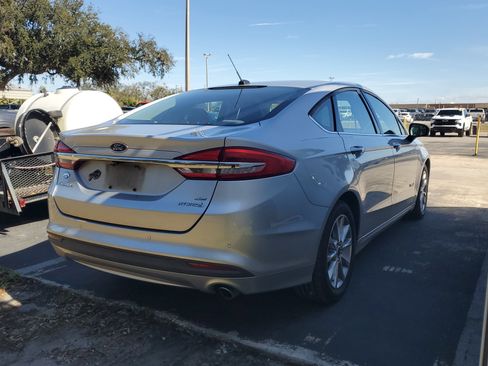 Used 2017 Ford Fusion SE image 5