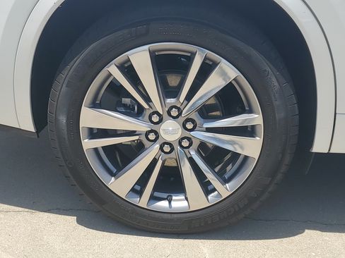 Used 2024 Cadillac XT6 Premium Luxury FWD image 9