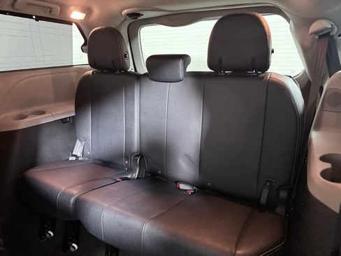 Used 2019 Toyota Sienna SE w/ SE Preferred Package AWD/4WD image 21