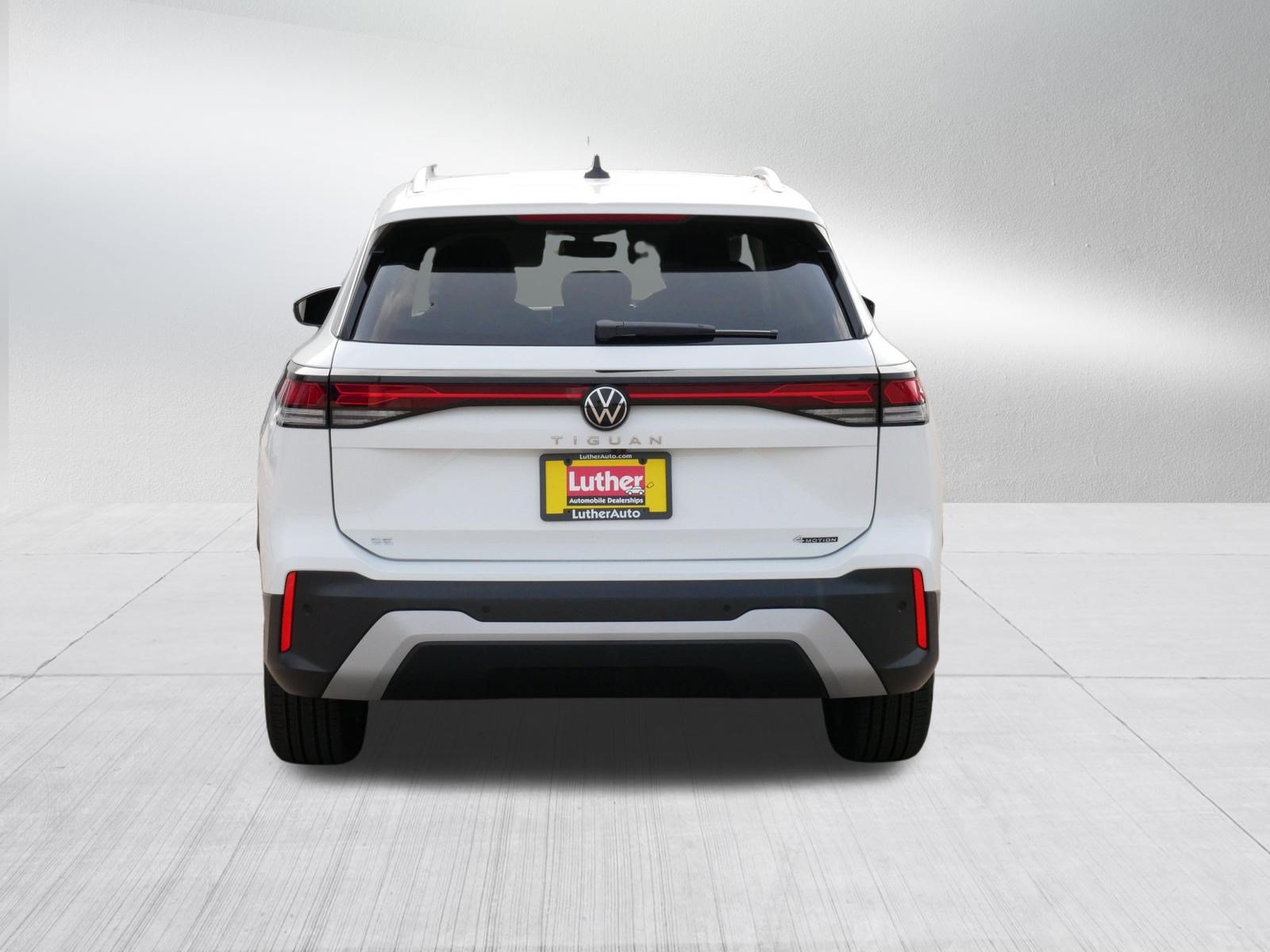 Certified 2025 Volkswagen Tiguan SE w/ Panoramic Sunroof Package AWD/4WD image 6