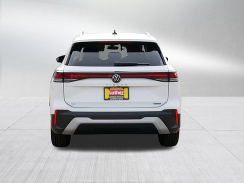 Used 2025 Volkswagen Tiguan SE w/ Panoramic Sunroof Package AWD/4WD image 6