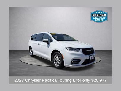Used 2023 Chrysler Pacifica Touring-L