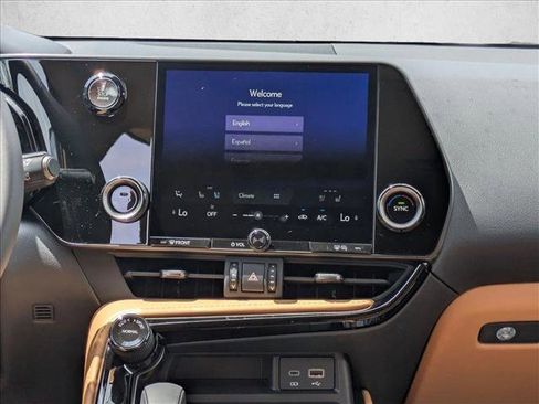 Used 2025 Lexus NX 250 FWD w/ Towing Package (2000 Lbs) image 12