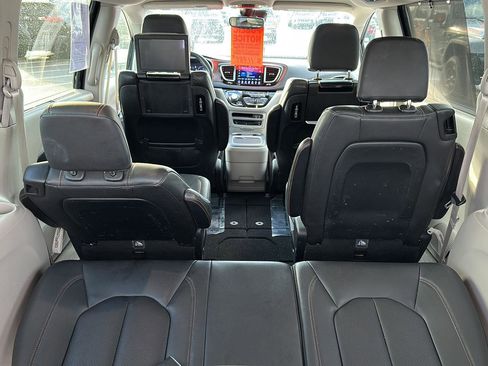 Used 2017 Chrysler Pacifica Touring-L Plus w/ Advanced Safetytec Group image 7