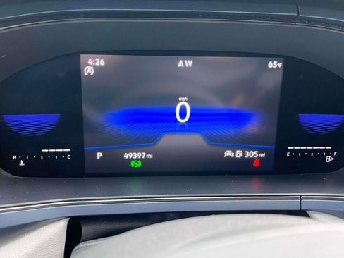 Used 2022 Volkswagen Taos SE w/ Panoramic Sunroof Package FWD image 3