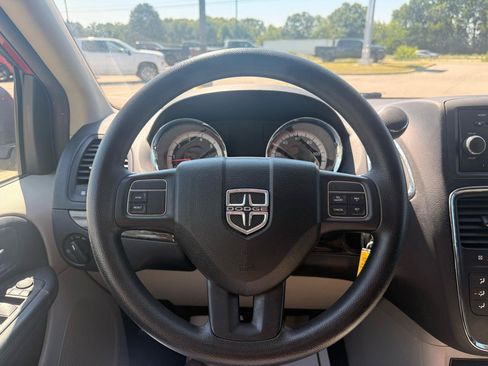Used 2012 Dodge Grand Caravan SXT FWD image 15