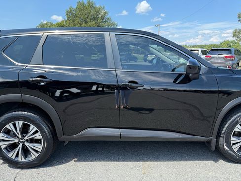 Used 2023 Nissan Rogue SV image 39