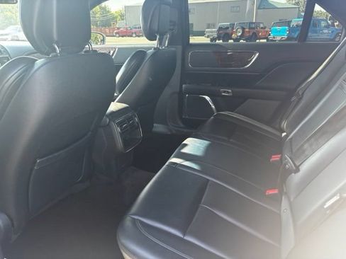 Used 2017 Lincoln Continental Premiere AWD/4WD image 12