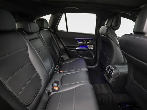 Used 2025 Mercedes-Benz GLC 350e 4MATIC image 26