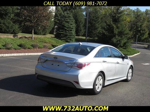 Used 2011 Hyundai Sonata Hybrid image 12