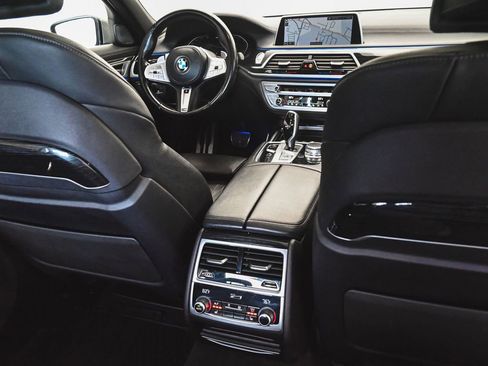 Used 2022 BMW 740i xDrive w/ M Sport Package AWD/4WD image 38
