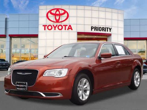 Used 2021 Chrysler 300 Touring RWD image 1