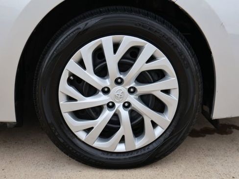 Used 2019 Toyota Corolla LE image 24