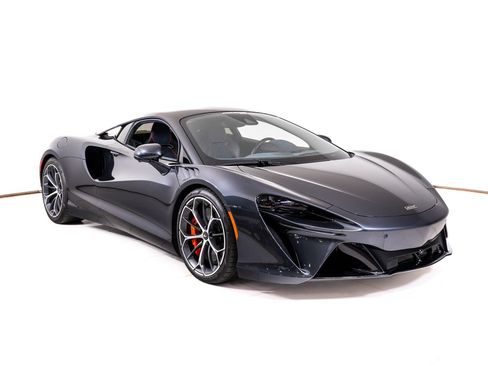 Used 2025 McLaren Artura RWD image 7