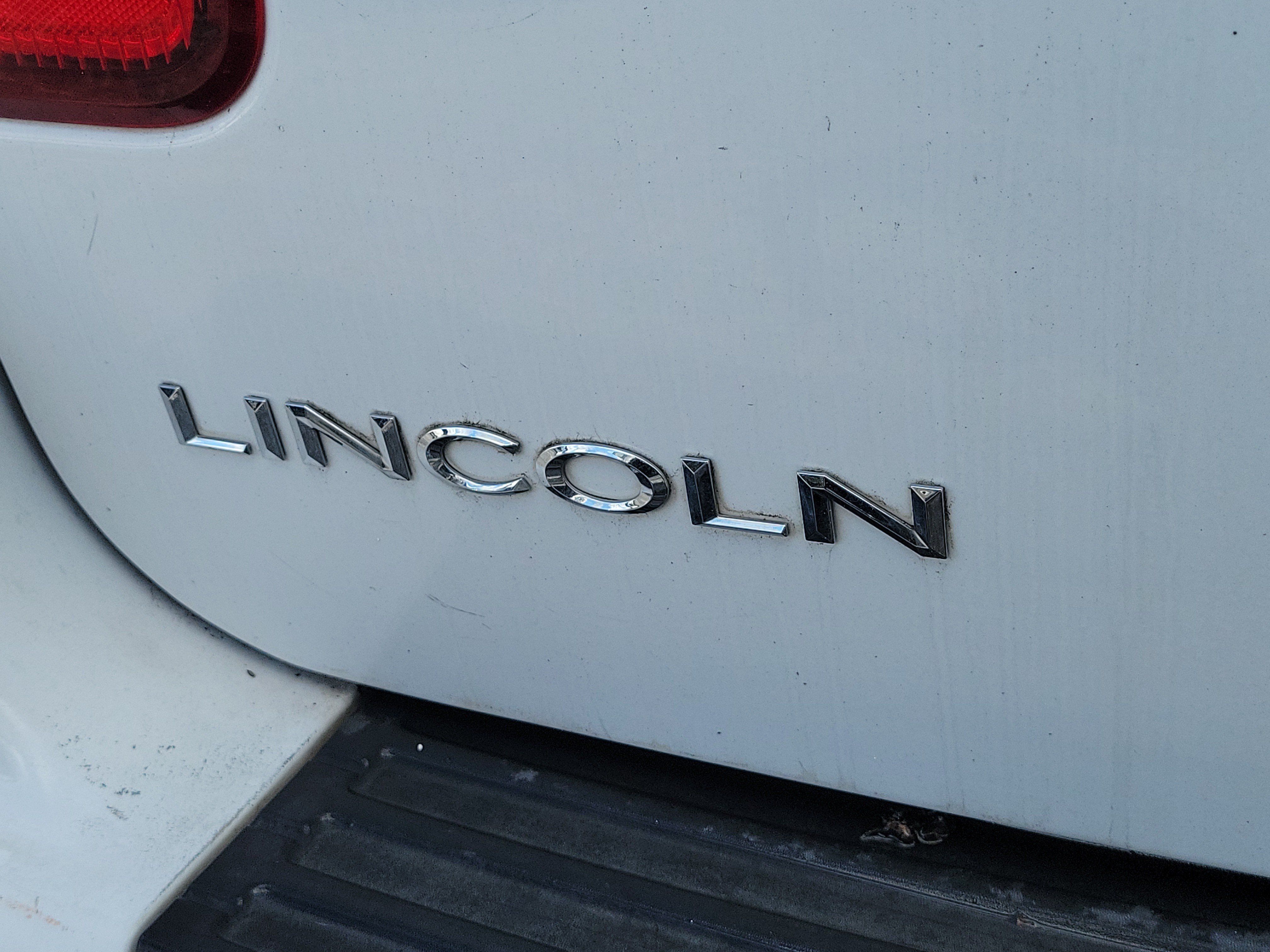 Used 2004 Lincoln Navigator Luxury RWD image 10
