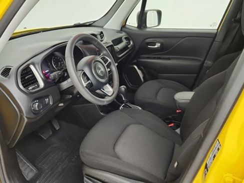 Used 2023 Jeep Renegade Latitude AWD/4WD image 15