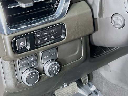 Certified 2025 GMC Yukon Denali w/ Sun & Power Step Package AWD/4WD image 9