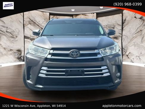 Used 2018 Toyota Highlander XLE AWD/4WD image 11