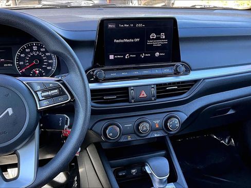 Used 2023 Kia Forte LXS w/ LXS Technology Package image 6