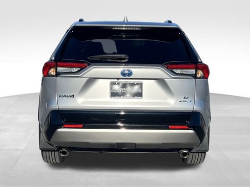 Used 2024 Toyota RAV4 SE image 6