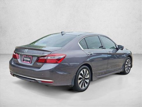 Used 2017 Honda Accord Touring image 5